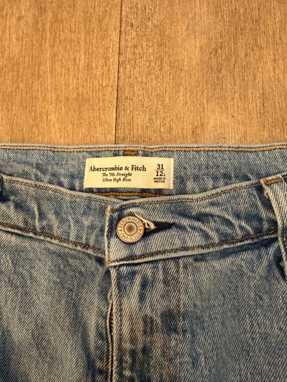 Abercrombie & Fitch Medium Wash Ultra High Rise Women's Jeans 31 Long